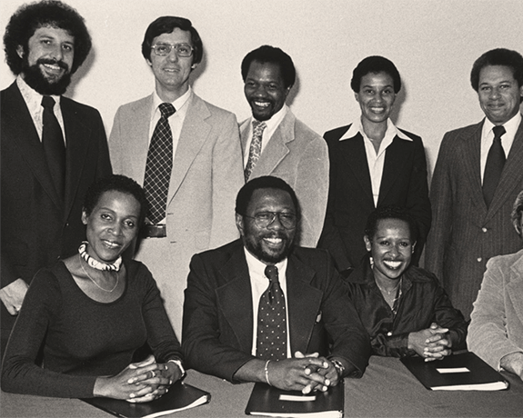 Co-founds Maynard Institute of Journalism Education with eight fellow journalists, 1977, Dorothy Butler Gilliam.